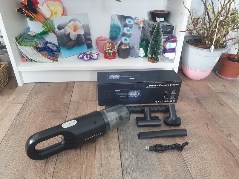 Aspirator portabil puternic.