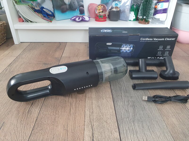 Aspirator portabil puternic.