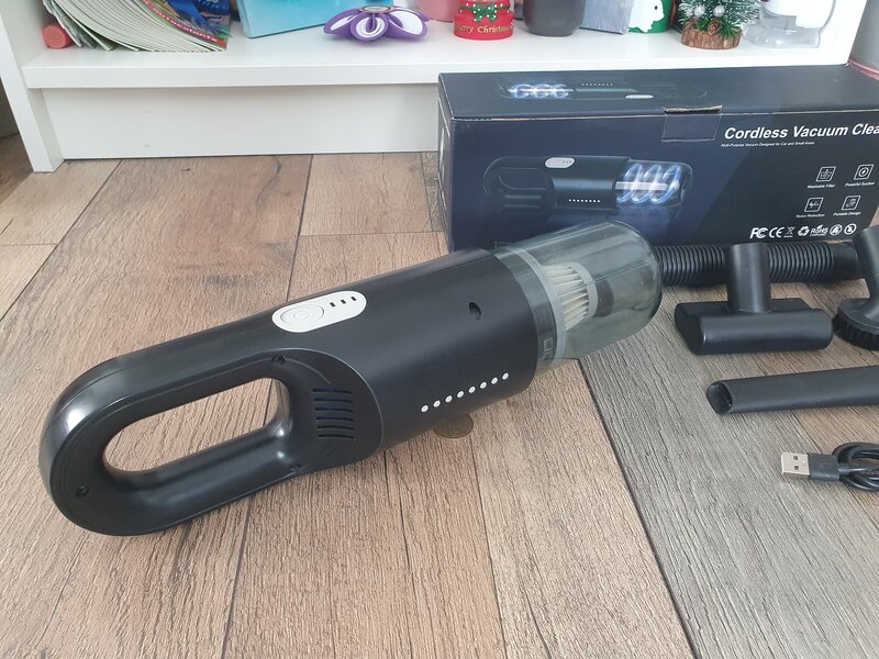 Aspirator portabil puternic.